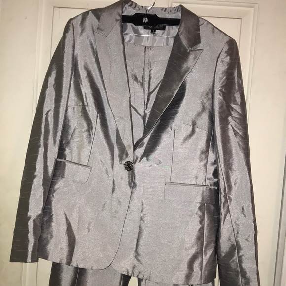 Suit - Picture 8 of 11